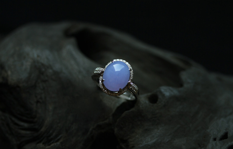 玻璃种紫罗兰翡翠戒指背后的故事你知道吗?