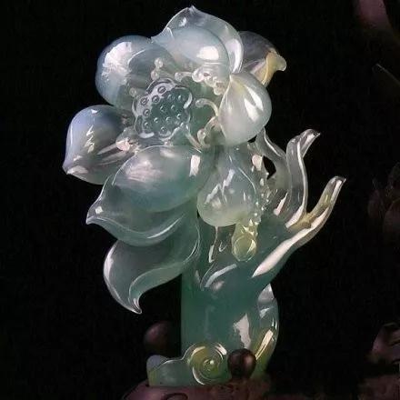 这些精湛雕工的翡翠玉雕花,真是精美的艺术品啊