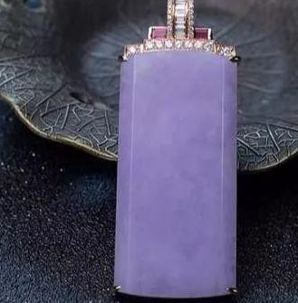 紫罗兰翡翠为何受欢迎?"见光死"的紫罗兰翡翠是假的吗?