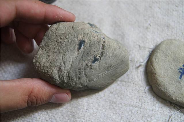 翡翠原石中一定要了解的皮壳，你知道了多少？