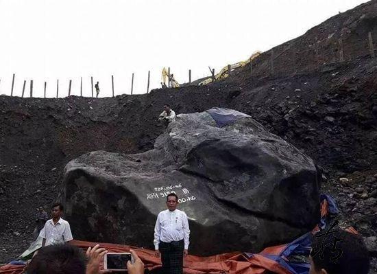 缅甸翡翠矿区发现174.6吨翡翠原石,有2间房子那么大,无法估价