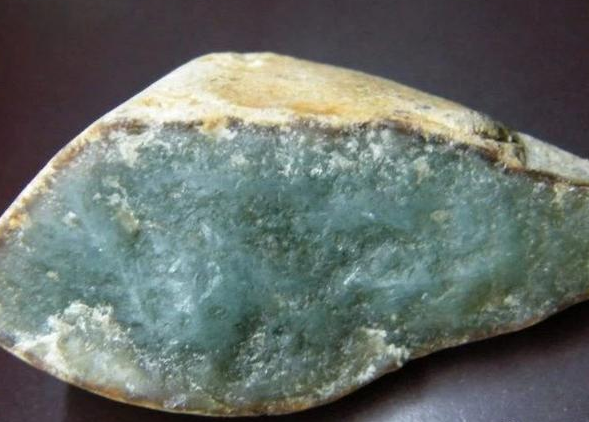 为什么一般的石头成为不了翡翠?