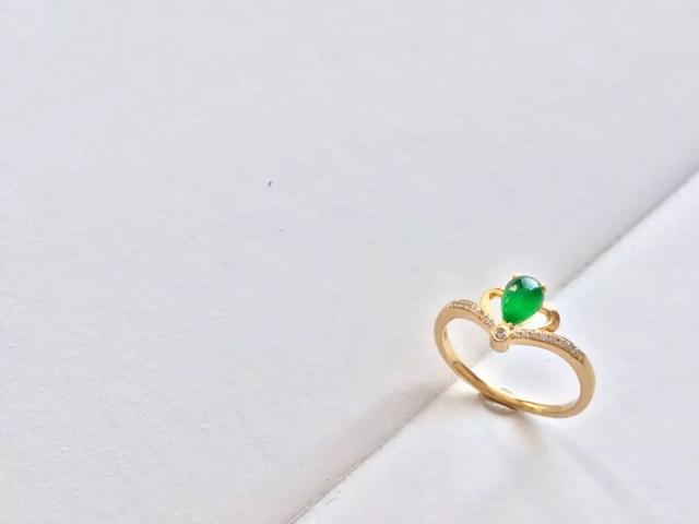 购买翡翠戒指时,需要注意什么?缅甸翡翠戒指的价格一般为多少?