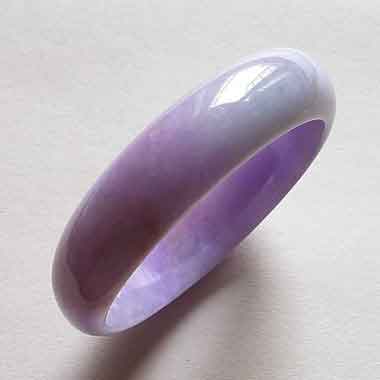紫罗兰翡翠手镯的魅力和挑选