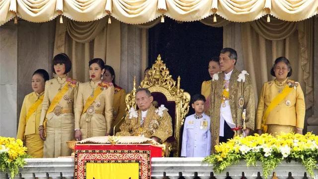 扑朔迷离的20亿泰国王室翡翠佛,到底是真是假?
