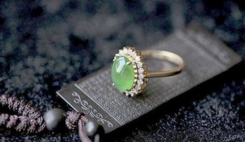同样被称为祖母绿的宝石和翡翠有什么区别  翡翠,是宝石还是玉石