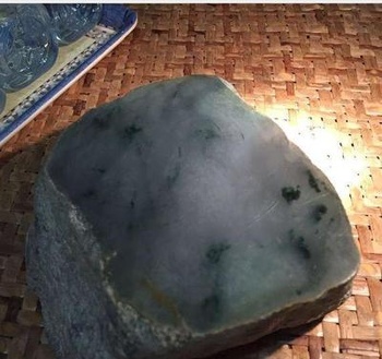 什么翡翠原石容易出冰种  买的翡翠原石怎么区别是活的还是死的