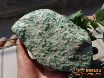 什么样的翡翠原石出翠绿 翡翠原石点状松花是不是不出绿