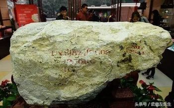 重达1.5吨的翡翠原石,开出价值千万紫罗兰翡翠!