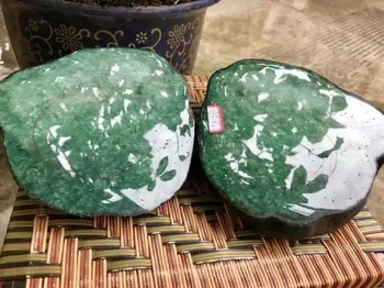 缅商手里买的一块翡翠原石,切涨切垮的原石仅靠这一点"绿"!