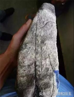 翡翠原石皮壳厚好不好  翡翠原石外面的皮是怎么形成的?