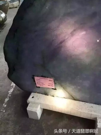 330公斤的翡翠赌石,切出春彩手镯一大堆,这下可以笑看人生了!