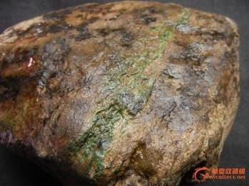 铁锈皮壳翡翠原石一般会出什么料 翡翠原石铁锈皮子成因