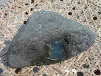 翡翠原石的枯是什么意思 翡翠原石的皮壳现象是什么?有朋友去买过翡翠原石吗?