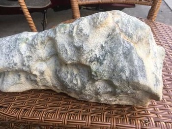 翡翠原石的翻砂是什么意思  什么是翡翠原石的老橡皮皮壳