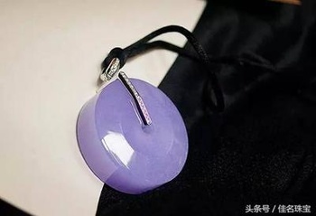 紫色翡翠手镯会越带颜色越深吗?  买了一个带紫色的翡翠镯子,想问问看是否是真的?价值多少?