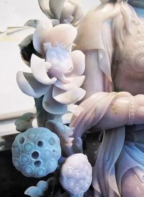 雕有九条龙的翡翠龙牌什么寓意?  翡翠机雕和手工雕刻有什么区别