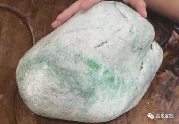 木那翡翠原石有红皮吗 怎样才能快速的了解翡翠原石的皮壳特征呢?