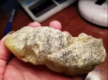重200克的翡翠原石切出来会是怎样的呢?