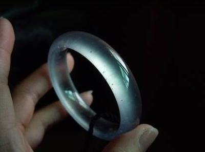 翡翠玉器是如何打磨抛光的 抛光的玉和没抛光的有什么区别