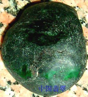 翡翠皮壳上出现了松花说明了什么? 什么是翡翠原石的老橡皮皮壳