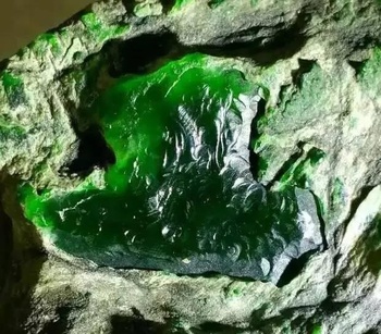 5个亿翡翠原石如此惊艳的帝王之色、帝王绿赌石,口水直流!