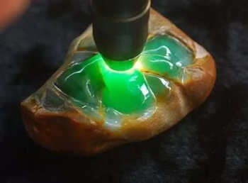 翡翠玉器是如何打磨抛光的  用什么材料能对翡翠或玉石进行抛光?