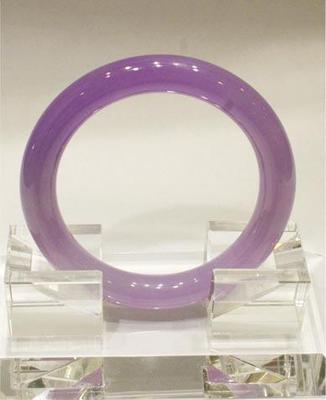 紫罗兰种的翡翠属于翡翠中什么层次的呢?  紫色翡翠手镯哪种的值钱啊?去哪儿看下紫色翡翠手镯图片呢?