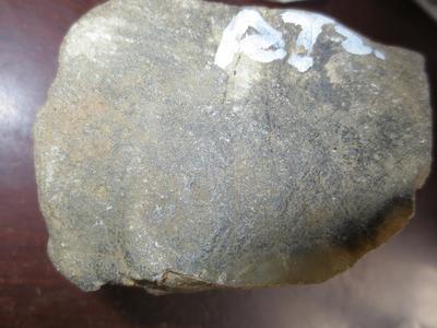 翡翠原石的皮壳现象是什么?有朋友去买过翡翠原石吗? 如何看翡翠原石的皮壳