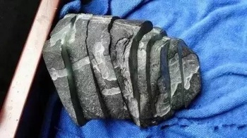8000买的莫西沙原石,切出4条高冰手镯,仅仅一条就足够回本!
