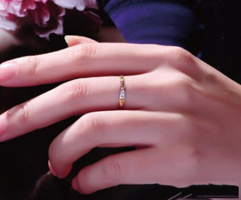 戒指的戴法都有什么含义 到底情侣戒指是什么意义呢?订婚戒指是什么意义呢?结婚戒指又是什么样的意义呢?
