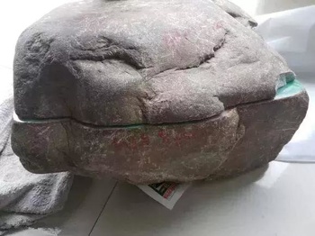 难预料!20公斤的全赌原石被切出一箩筐阳绿手镯,画面十分壮观!