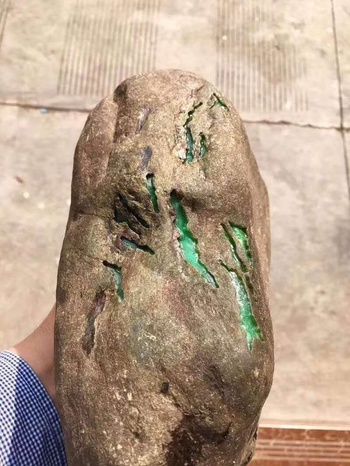翡翠原石的一些技巧,不同翡翠原石的皮壳!