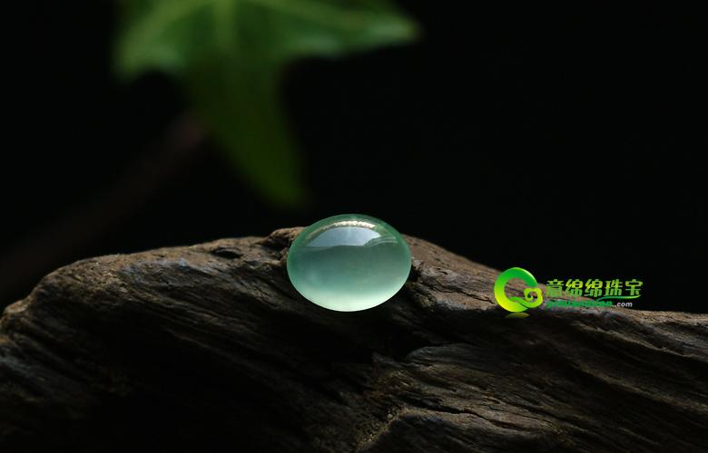 浅谈玻璃种苹果绿翡翠常识 了解玻璃种苹果绿翡翠的特色