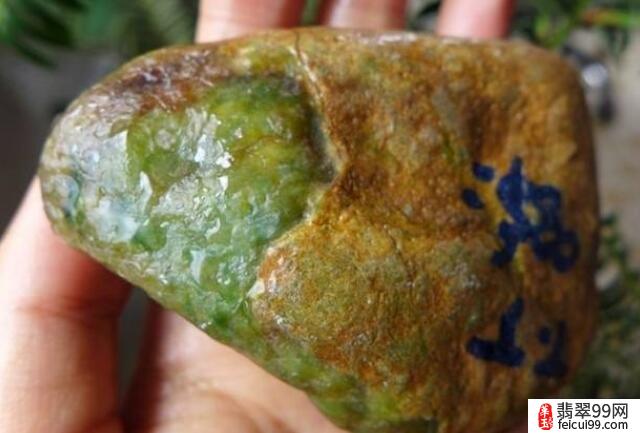 翡翠黄加绿是大马坎翡翠原石的一大特色吗?大马坎水石有什么特点?