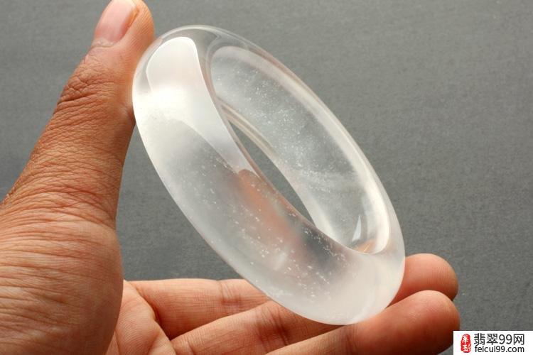 翡翠水沫子与玻璃种翡翠的那些方面有区别?