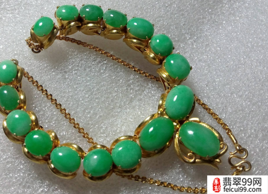 翡翠绿色翡翠项链的特点,高档翡翠饰品的代表作