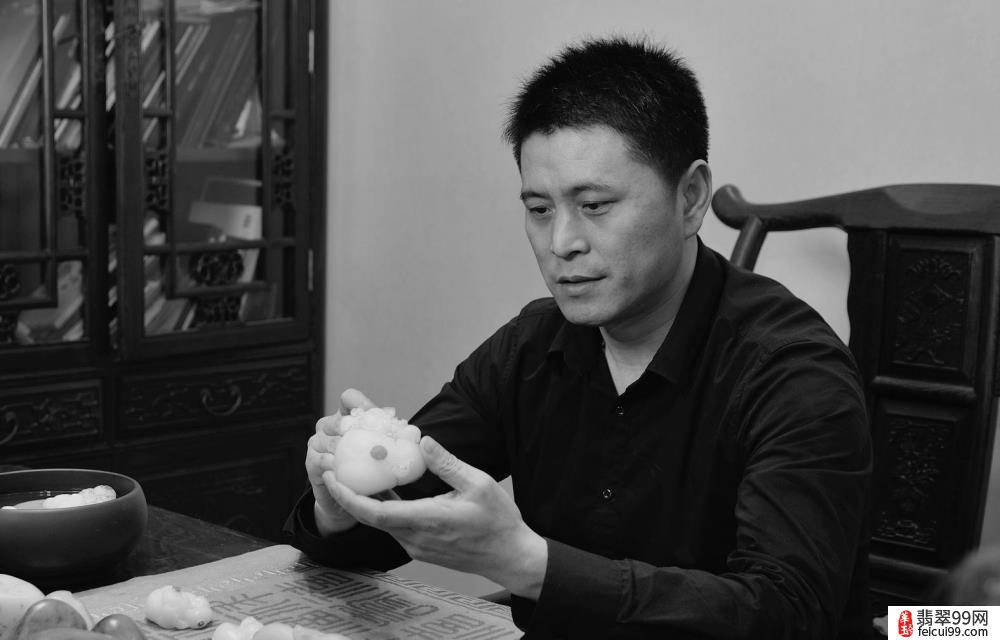 翡翠中国玉雕大师杨辉介绍 经过六年的潜心研究与超高天赋
