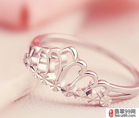 翡翠韩国女生戒指戴法 所以经典传统的四爪六爪设计
