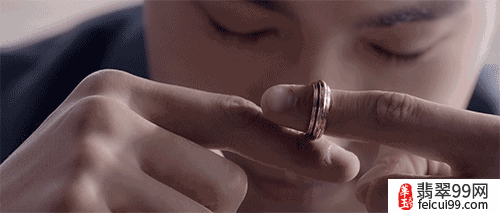 翡翠戒指的戴法与意义 喜欢绿色系宝石戒指：情感柔和