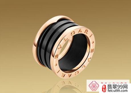B.ZERO1四环戒指，18K玫瑰金材质，饰以黑色陶瓷
