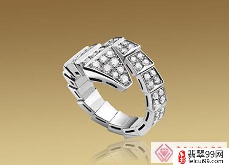 SERPENTI戒指，18K白金材质，饰以全密镶钻石