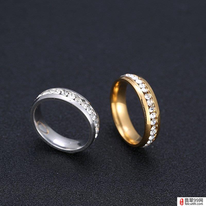 翡翠男女戒指带法 求婚戒指是求婚过程中非常重要的存在