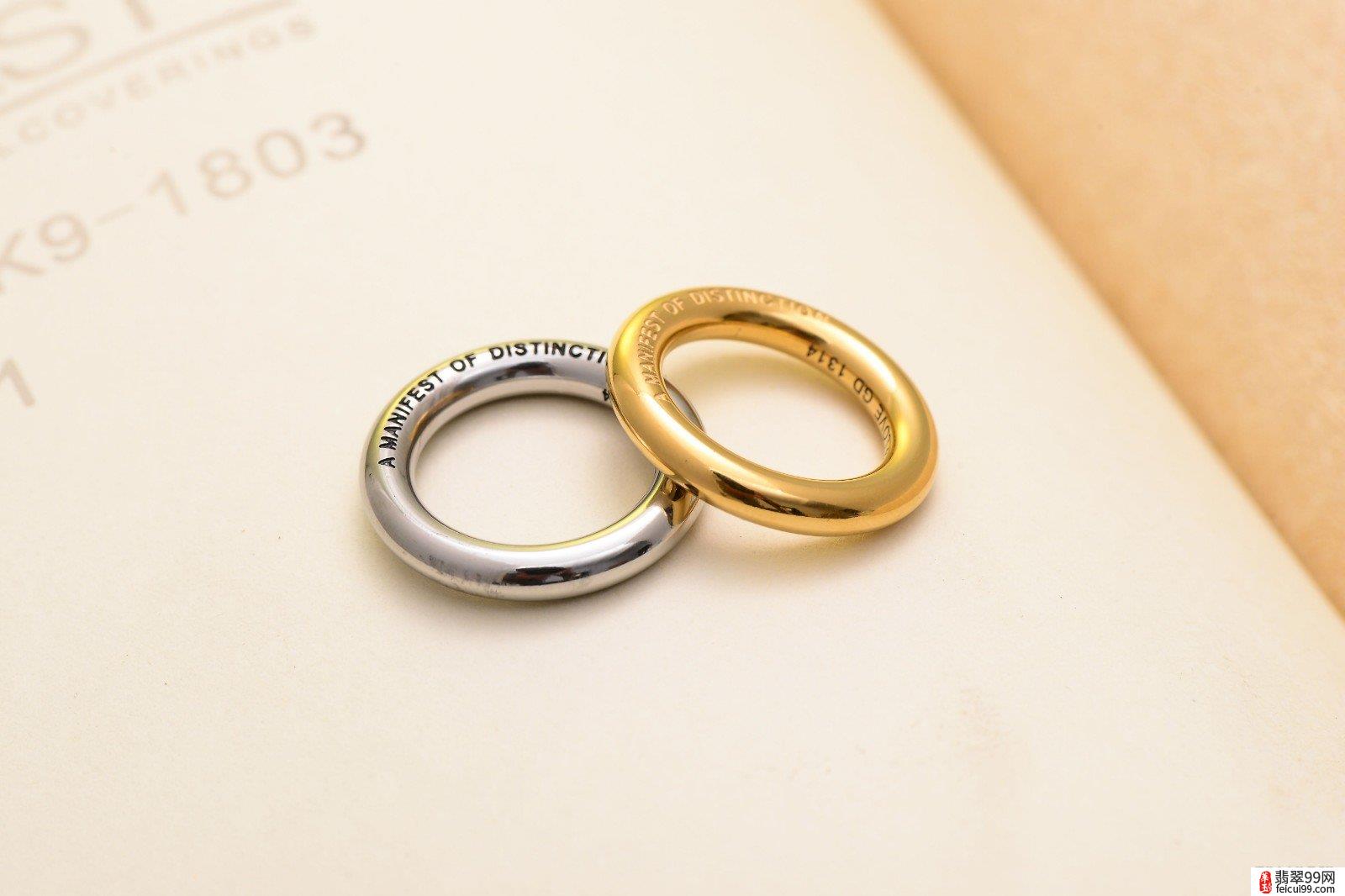 翡翠左右手戒指戴法的含义 结婚戒指可以是对戒在西式的结婚典礼上