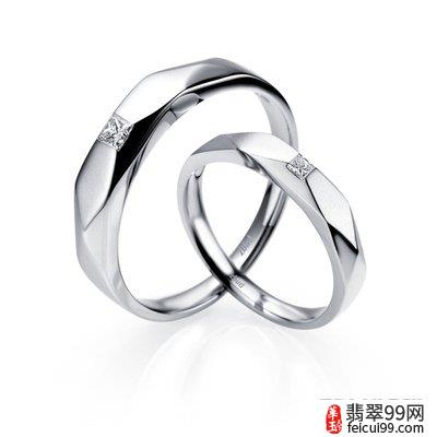 翡翠猛男戒指笔趣阁 男士通过订婚戒指向女士表达希望结婚的意愿
