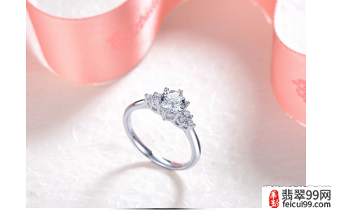 翡翠粉色钻石戒指图片 镶嵌 五彩缤纷的主钻加上闪亮的辅钻