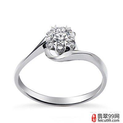 翡翠如何挑选钻石戒指级别 比如爱人送你的求婚戒指