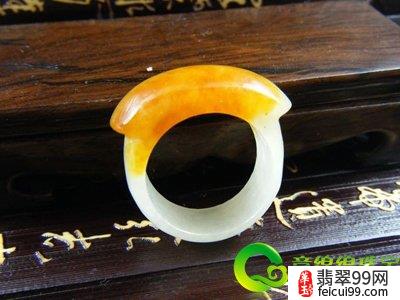 翡翠男生小拇指戴戒指是什么意思 无名指适合任何造型的戒指