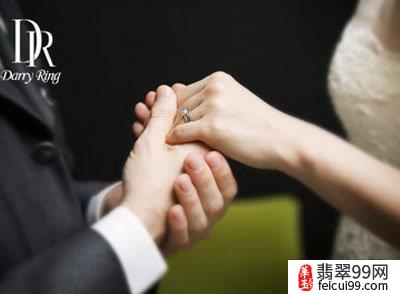 翡翠男女订婚戒指戴法 结婚时都少不了交换戒指的仪式