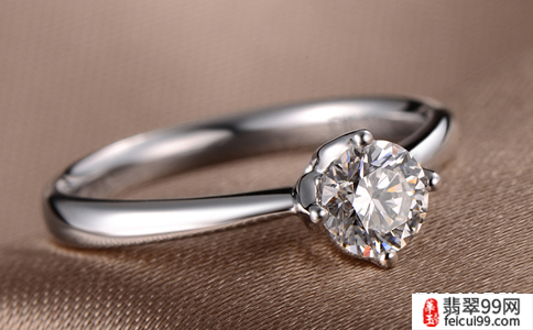 翡翠未婚男女的戒指戴法 如果是结婚的戒指